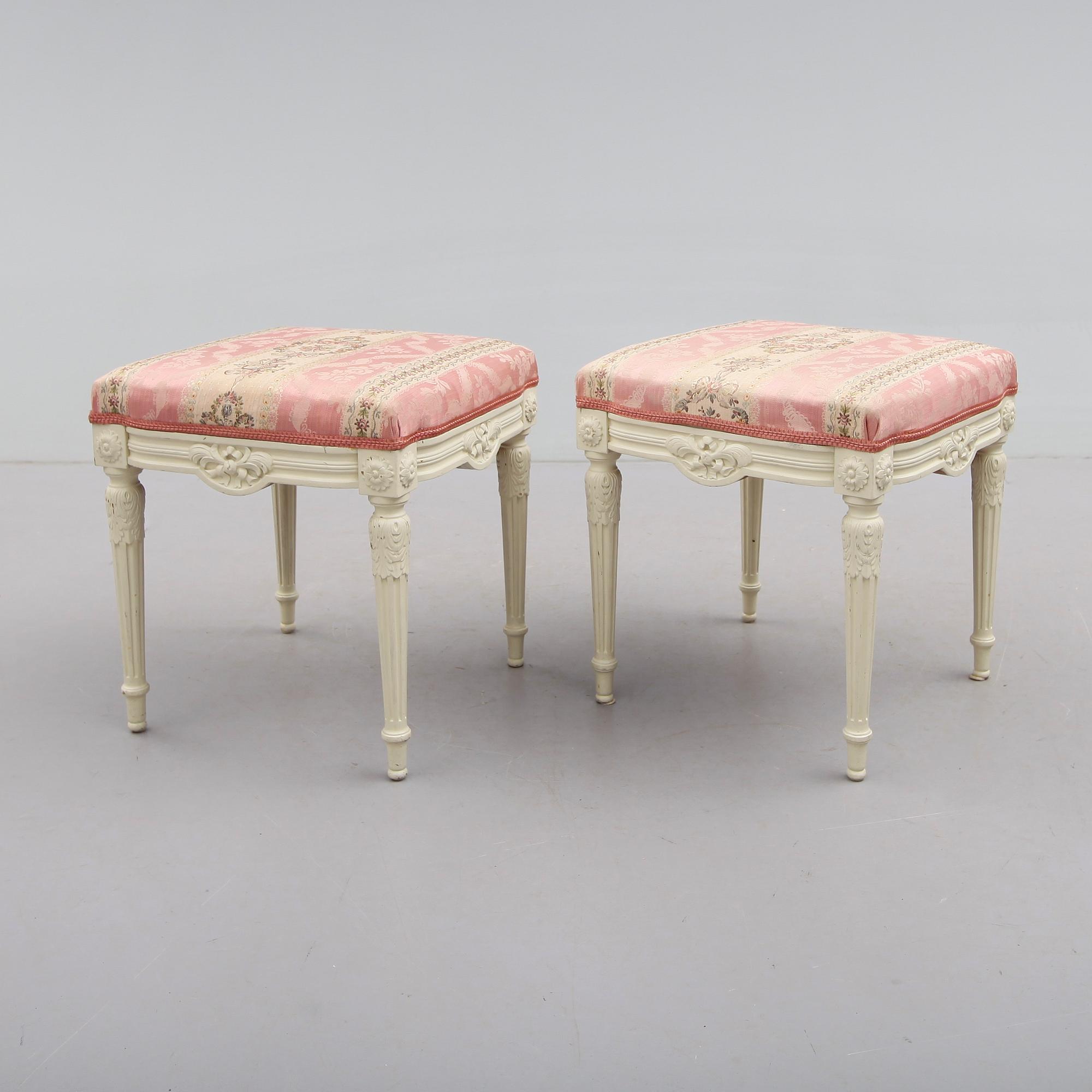 TABURETTER, 1 par, gustaviansk stil, 1800-talets andra hälft.