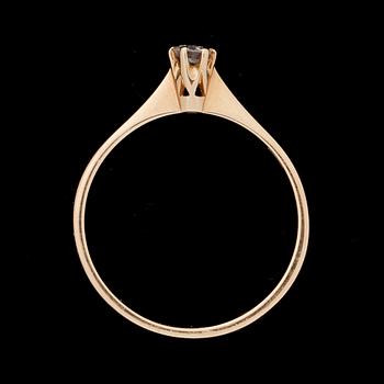 RING, 18k guld med briljantslipad diamant, 0,11ct. Vikt ca ca 1,7g.