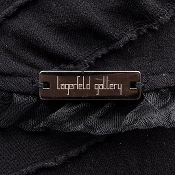 KLÄNNINGAR, 2 st, samt DRÄKT, 2 delar, Karl Lagerfeld för Wolford.