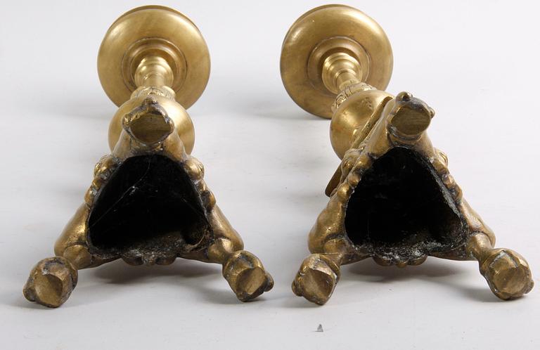 LJUSSTAKAR, ett par, malm, barockstil, 1900-tal.