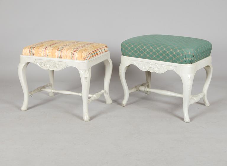 TABURETTER, 2 st, snarlika, 1900-talets andra hälft.