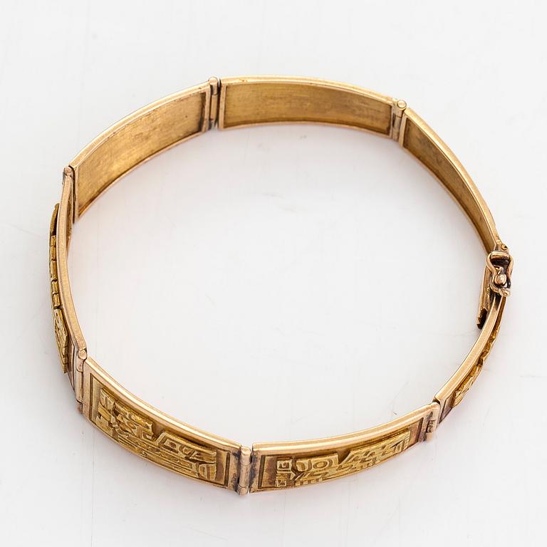 An approx. 17K gold bracelet from South America.