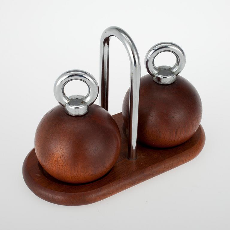 SALT- OCH PEPPARKVARNSSET, design R. Nissen, Bodum, Danmark. 1900-talets senare hälft.