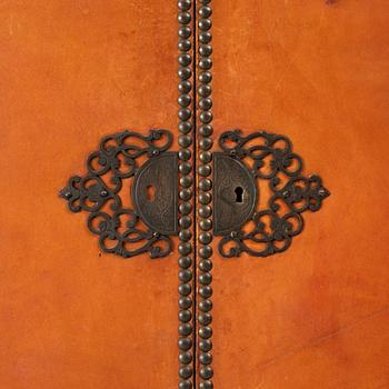 Cabinet, first half of the 20th century.