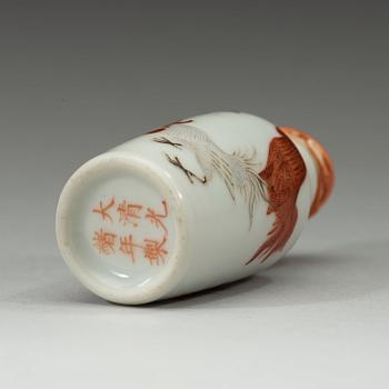 A porcelain snuff bottle, Qing dynasty, Guangxu six-character red mark and of the period (1875-1908).