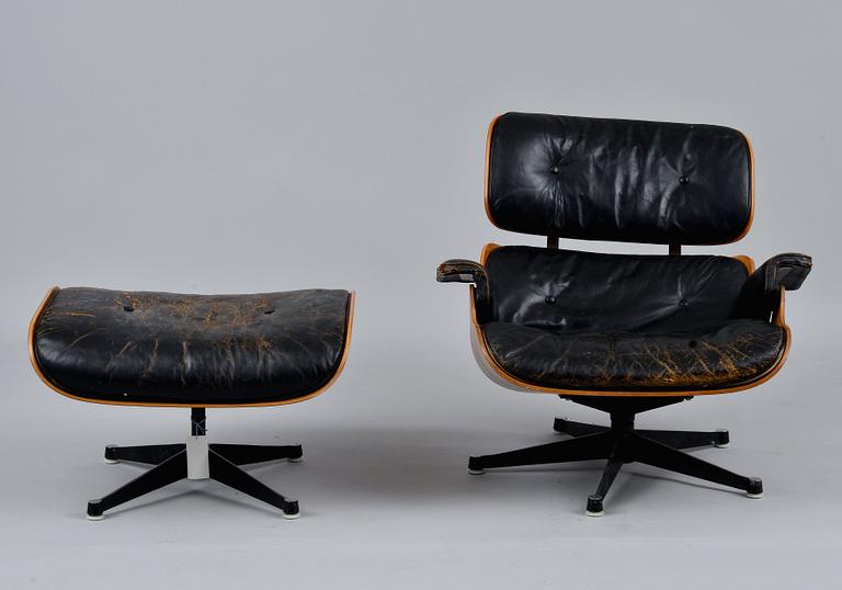 FÅTÖLJ MED FOTPALL, Ray och Charles Eames. Formgiven 1956.