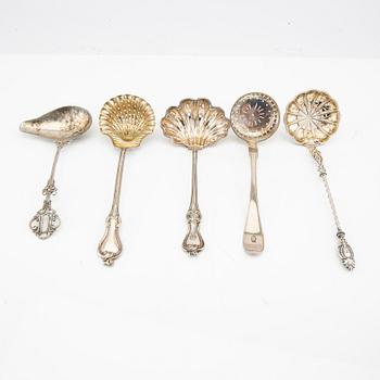 A collection of serving cutlery, 21 pieces, silver, 18th/19th/20th century, various manufacturers weight appr 1397 grams.