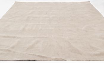 Matta, tuftad, "Wool Plain True Greige", Layered, ca 396 x 296 cm.