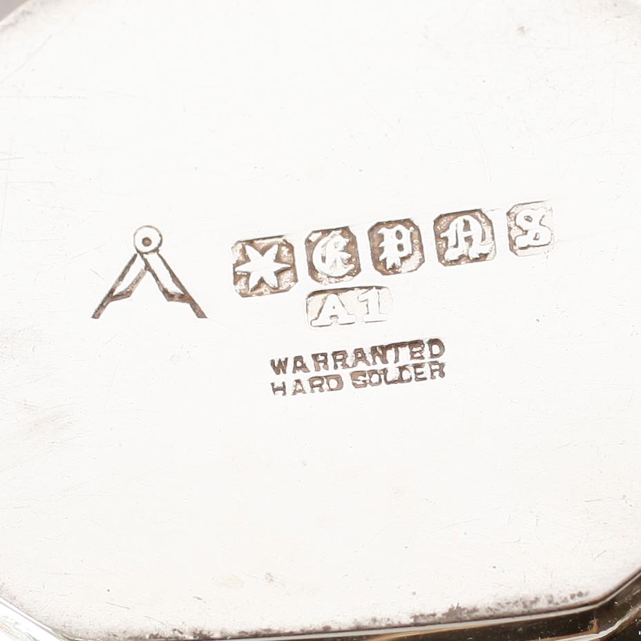 TESERVIS, 3 delar samt BRICKA, nysilver, brickan märkt Aspreys, London, 1900-talets första hälft.