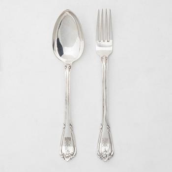 Uppläggningsbestick, ett par, silver, med adliga ätten von Kraemers vapen.