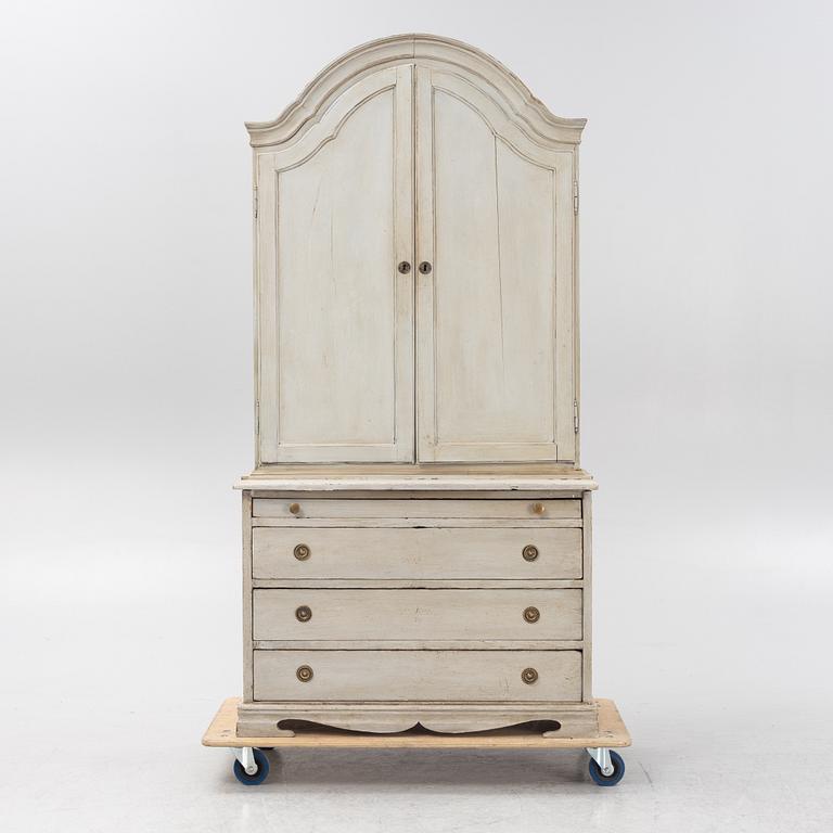 A cabinet, 19th Century.