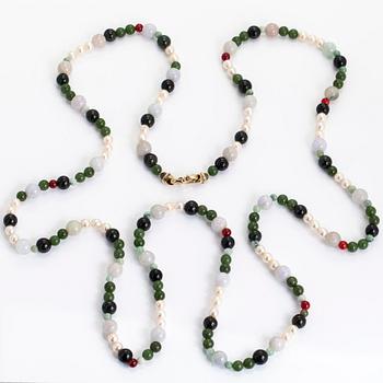 Halsband och 2 st armband, jadeit, odlade pärlor och rubinzoisit.