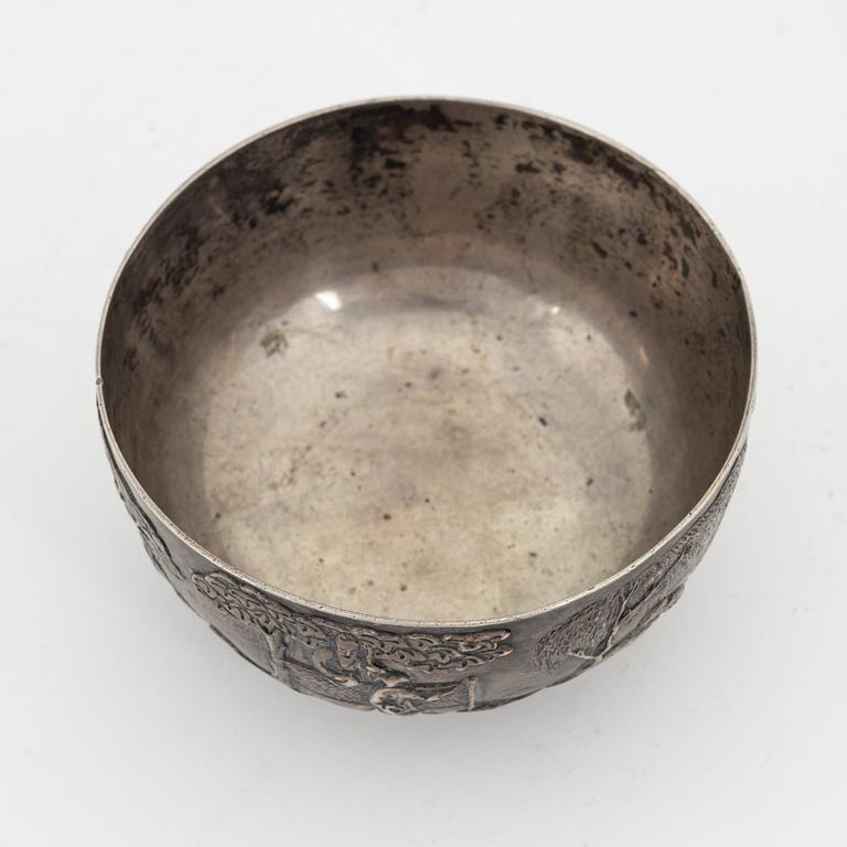 A Chinese silver bowl, early 20th Century.