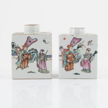 A pair of porcelain tea caddies, China, late Qing dynasty, around 1900.