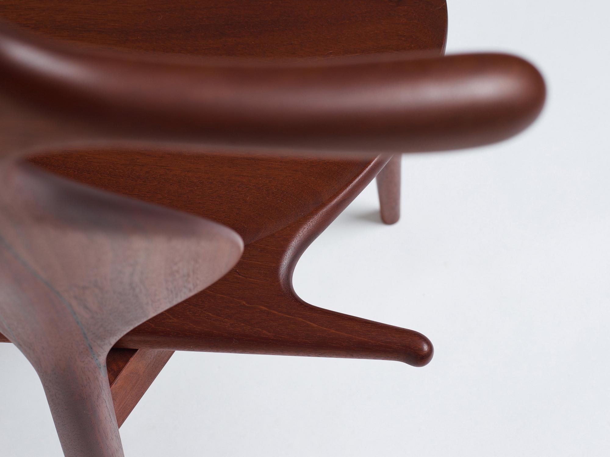 Hans J. Wegner, "Jakkens hvile", modell PP-250, herrbetjänt/stol, PP møbler, Danmark 2007.