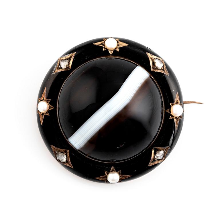 A banded agate brooch set with rose-cut diamonds and pearls.