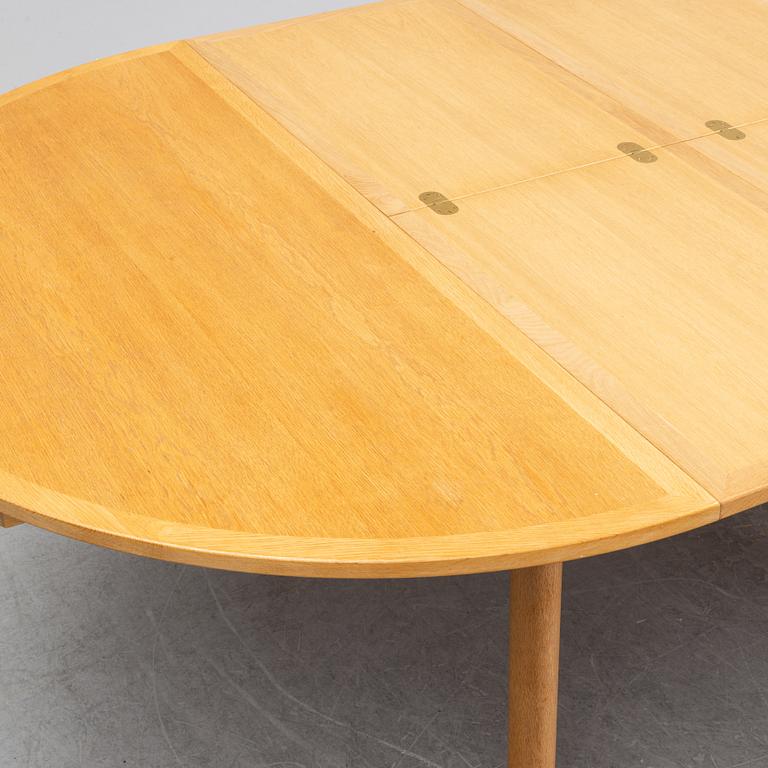 Børge Mogensen, a round 'Öresund' oak dining table.