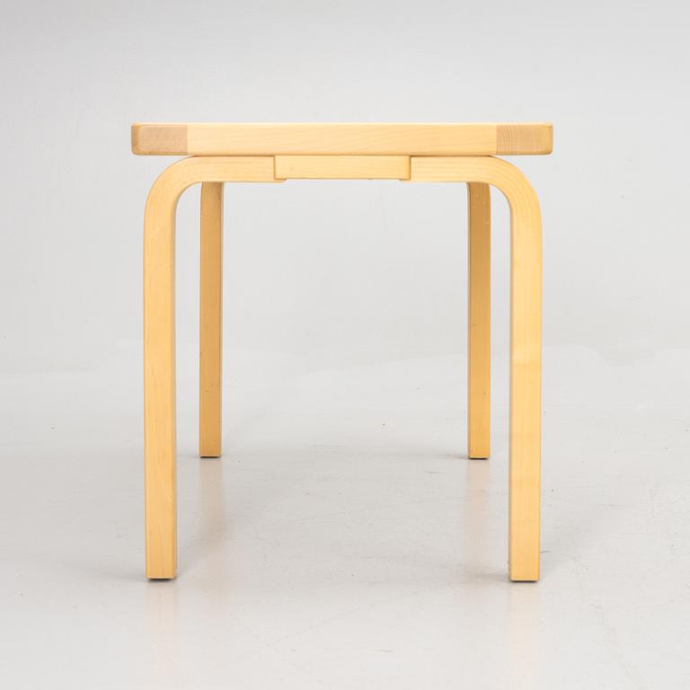 Alvar Aalto, bänk, modell 153A, Artek, Finland, 2002.