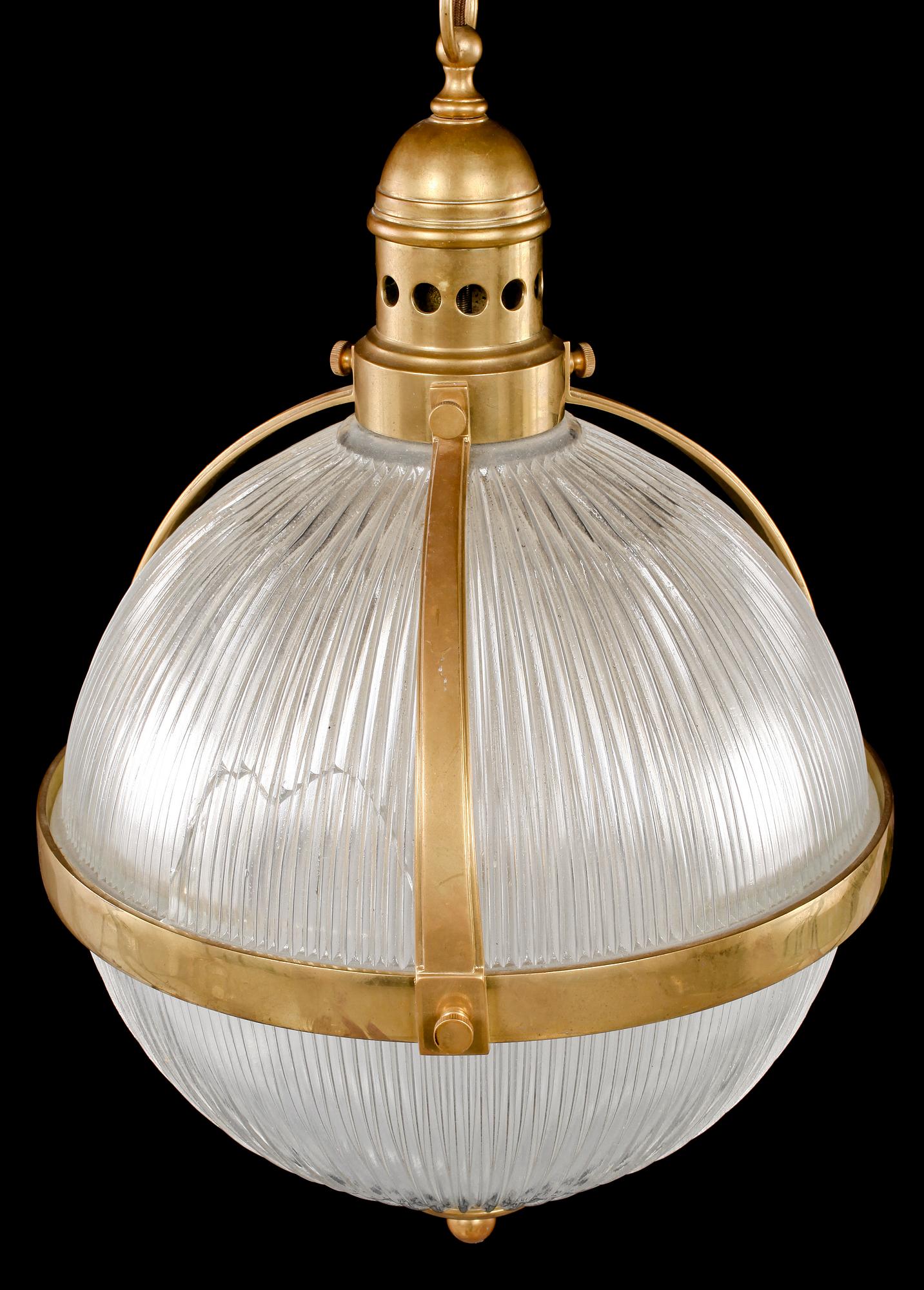 TAKLAMPA, omkring 1900-talets mitt. Höjd ca 65 cm.