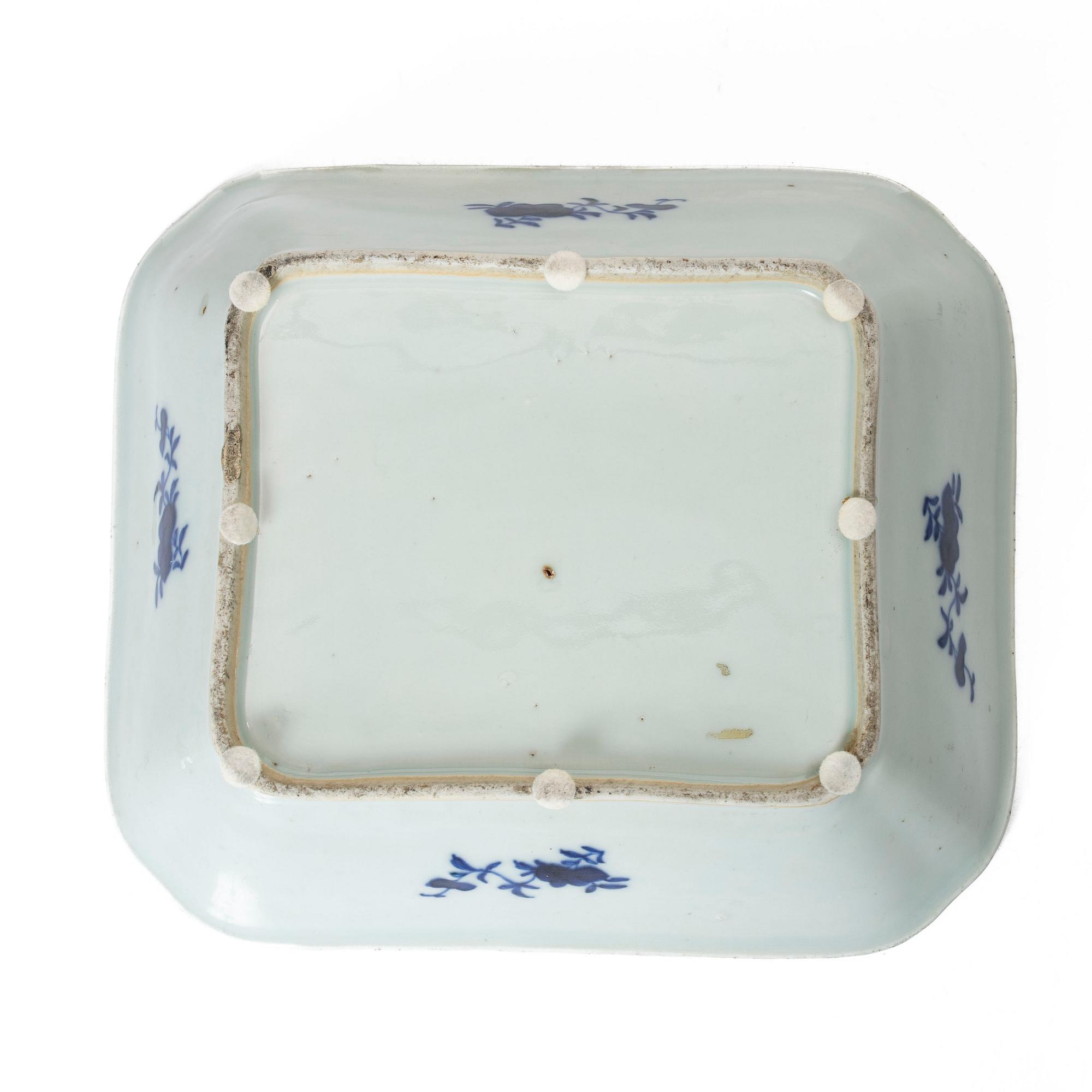 Terrin med lock, porslin Kina 1800-tal.