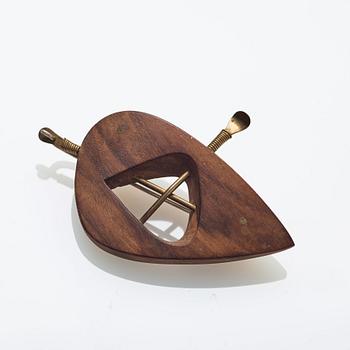 Vivianna Torun Bülow-Hübe, a wooden and brass brooch, executed in her own workshop, Stockholm ca 1948-52.