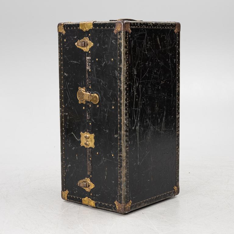 A trunk, 1920s/30s.