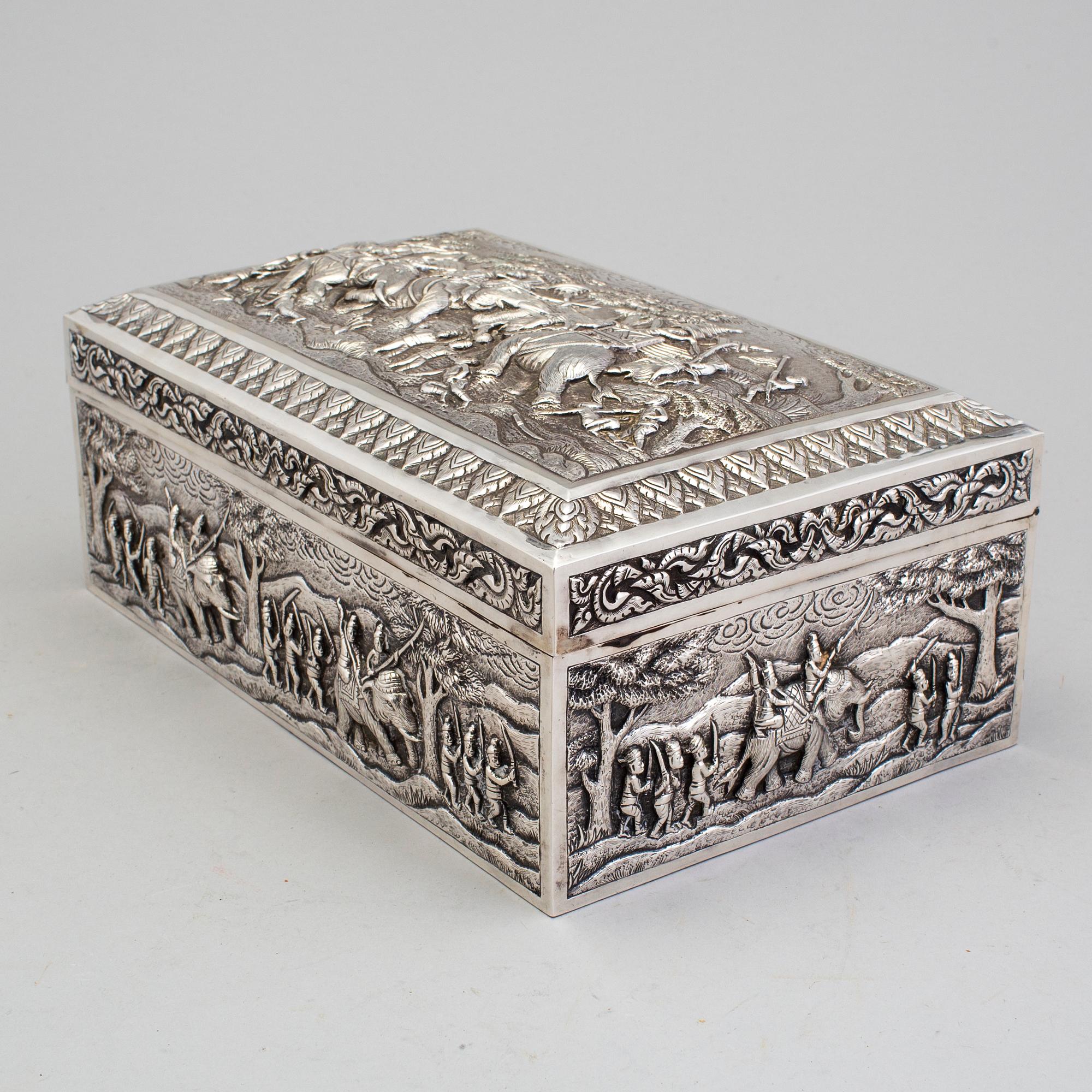 a sterling silver cigarr box from Bangkonk. The box was given too the shipbroker Einar Bruusgaard in 1926.