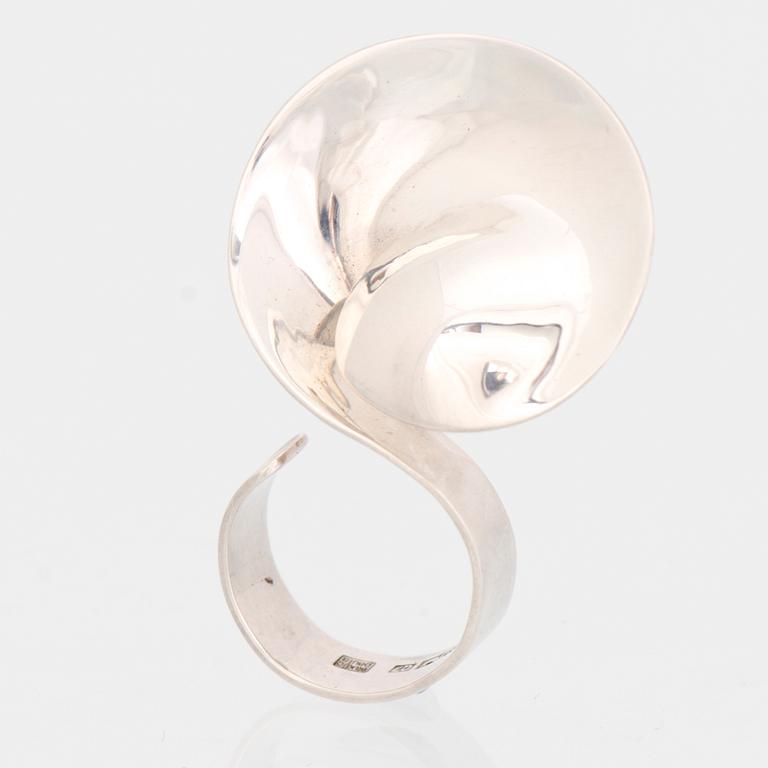 PAULA HÄIVÄOJA, SORMUKSIA, 2 kpl, hopeaa. Helsinki 1969.