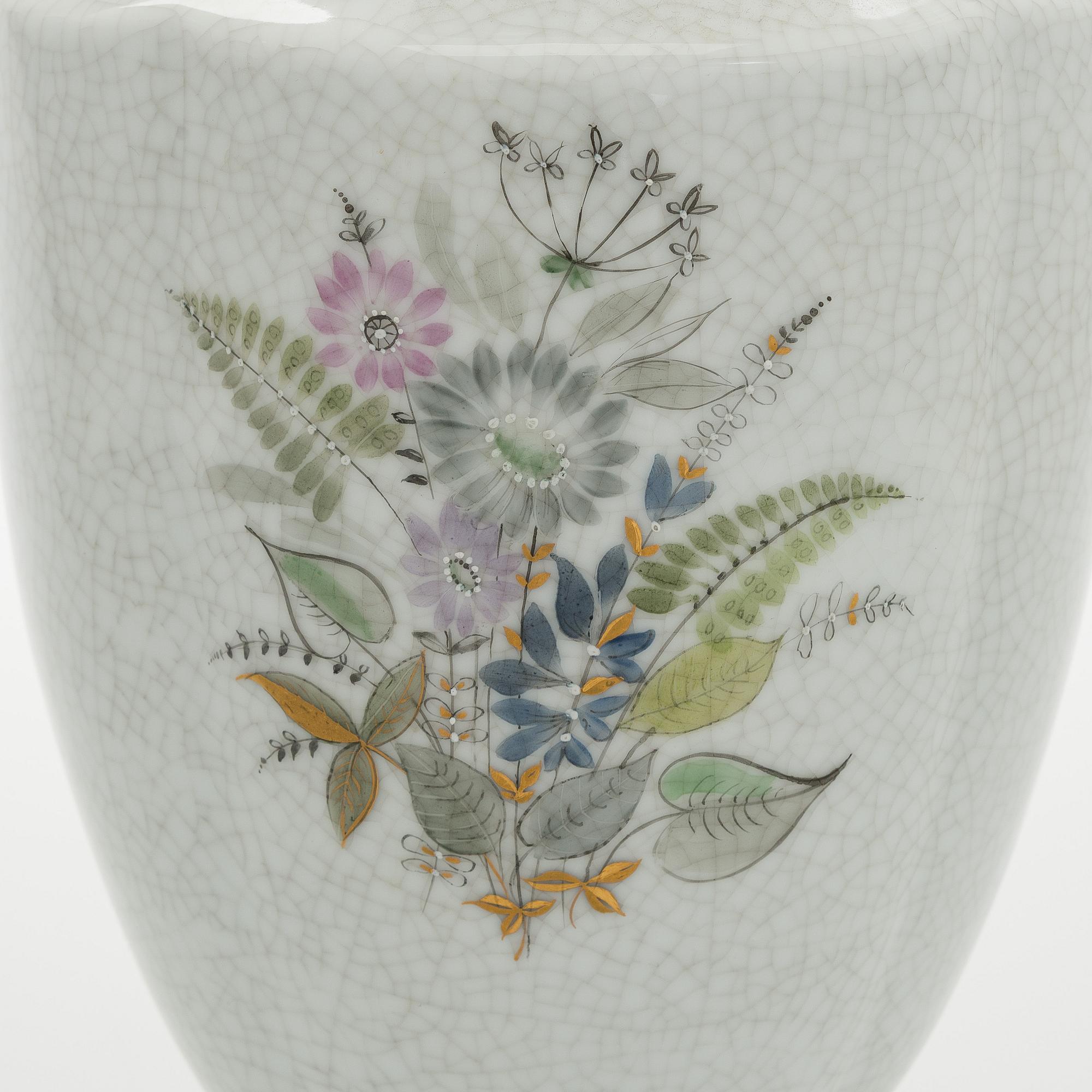 A ceramic vase, Arabia, first half of the 20th century.