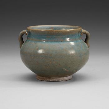 A Jun glazed jar, Song/Yuan dynastin.