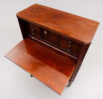 CHIFFONJÉ, sengustaviansk, 1800-talets början.