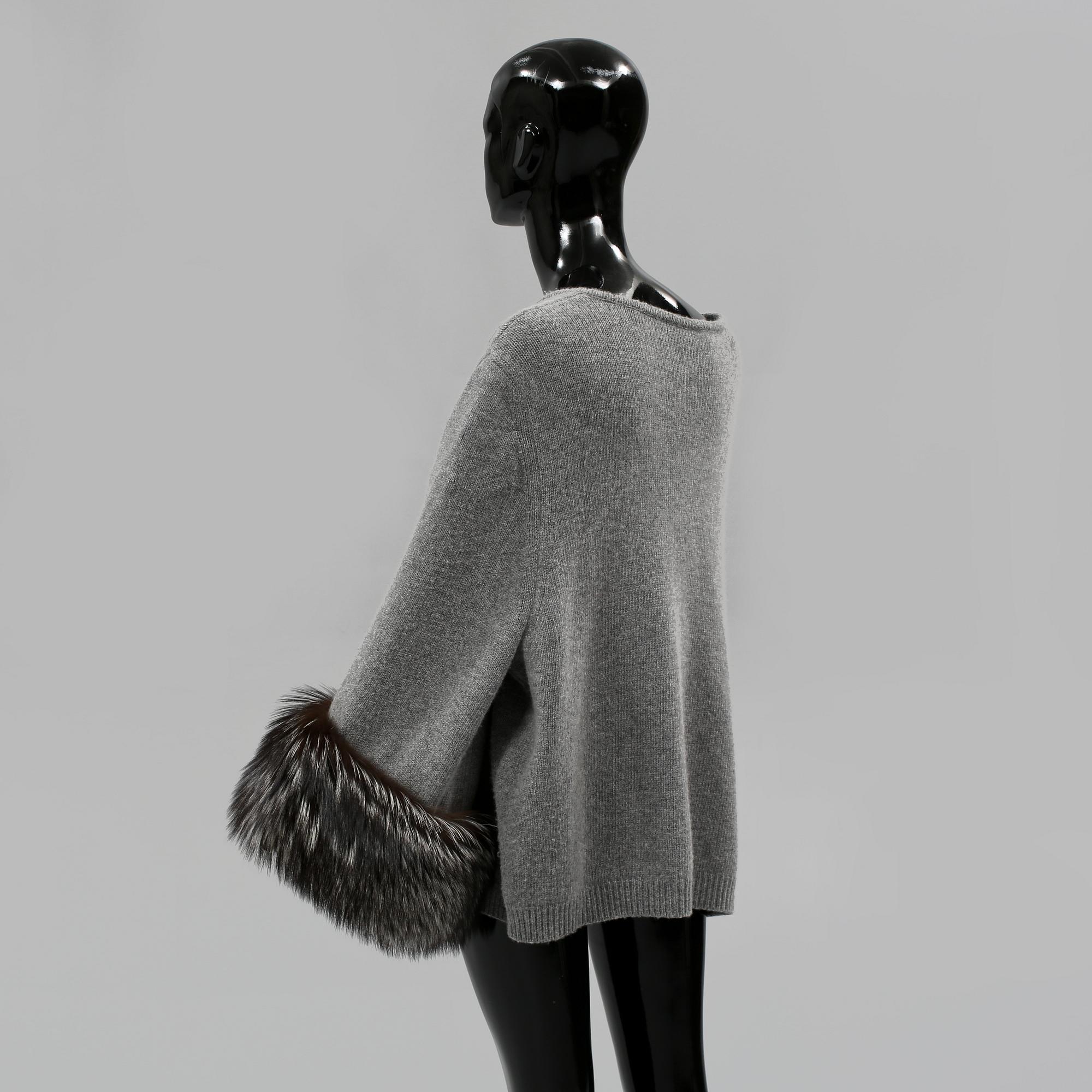 CAPE, Valentino.
