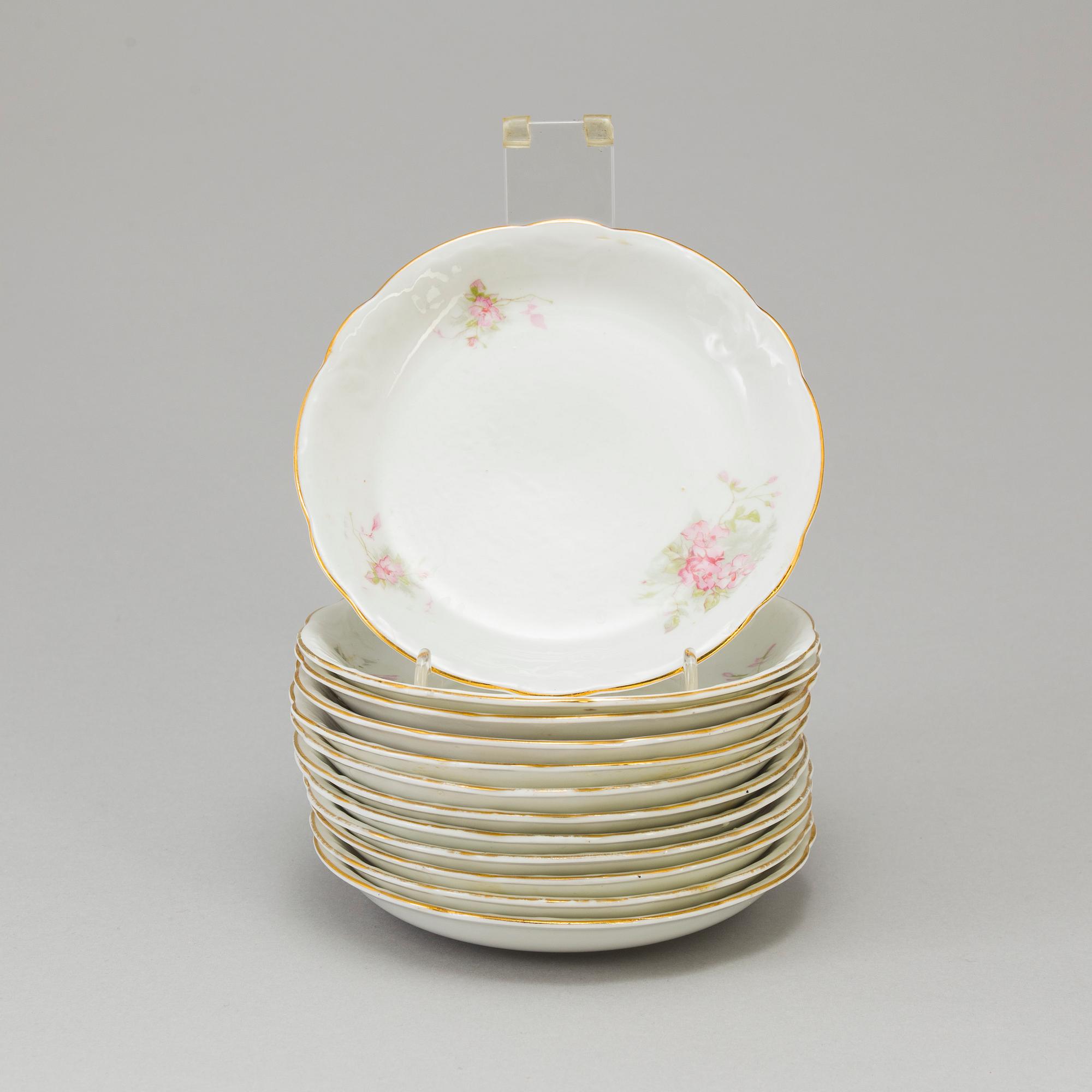 A Rörstrand 84 pieces porcelain dinner service, Sweden early 1900's.