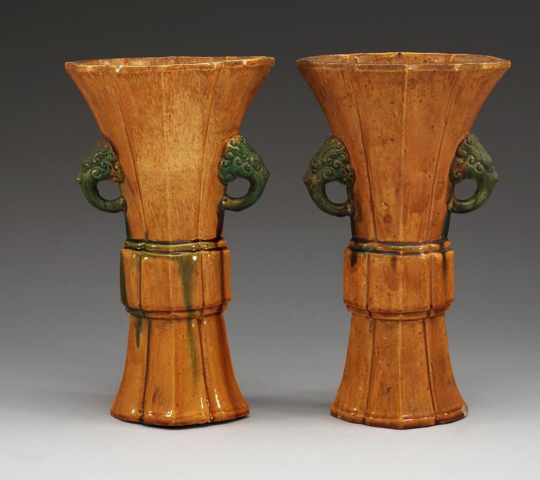 A pair of yellow-glazed vases, 17th/18th Century.