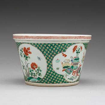 KRUKA, porslin, famille verte, Qingdynastin 1800-tal.