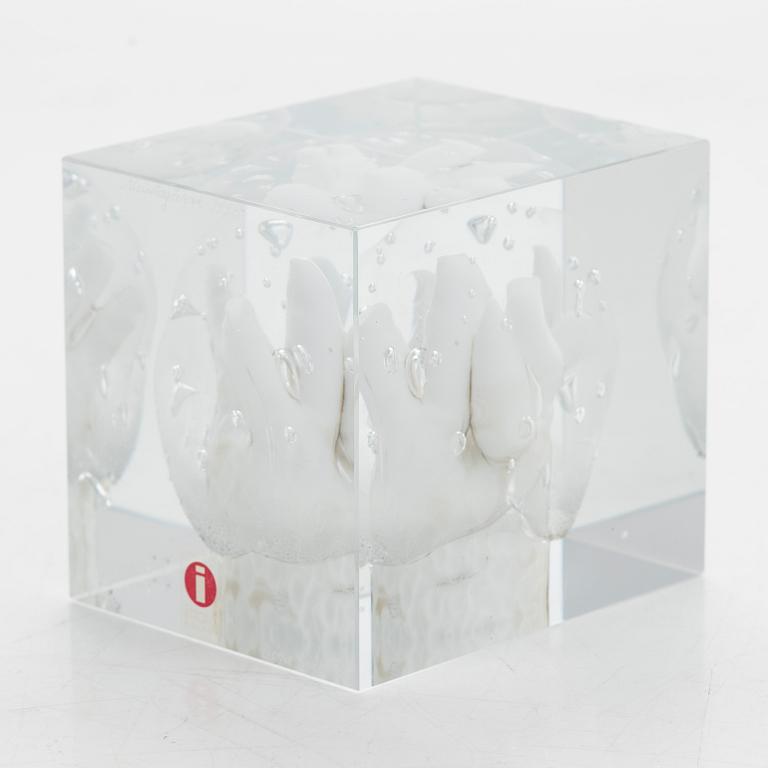 Oiva Toikka, a glass cube, signed Oiva Toikka Nuutajärvi 1995, 87/500.