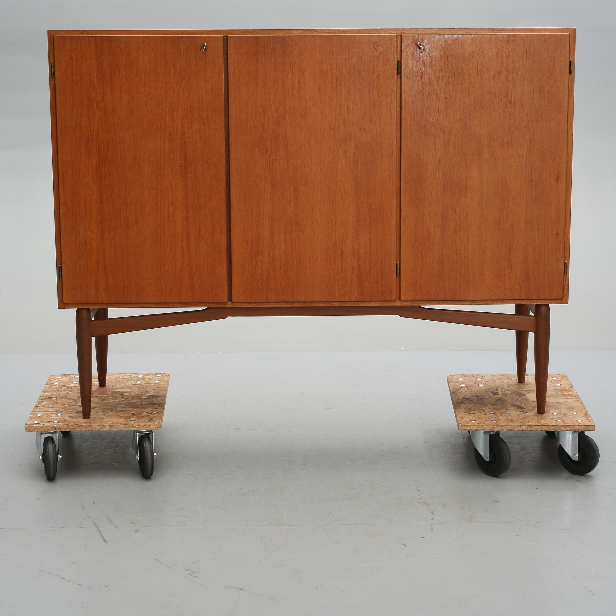 SIDEBOARD, 1900-talets tredje kvartal.