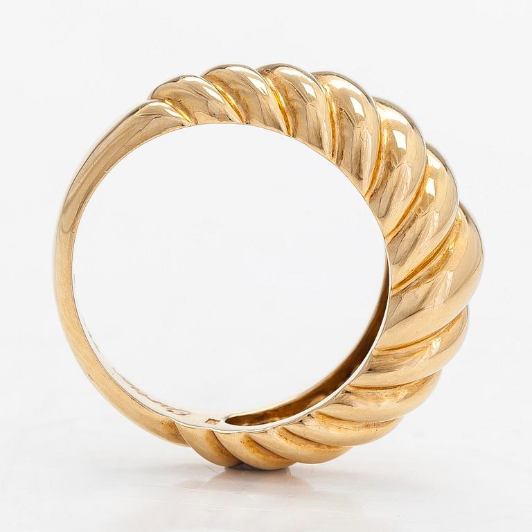 Cartier, an 18K gold ring.