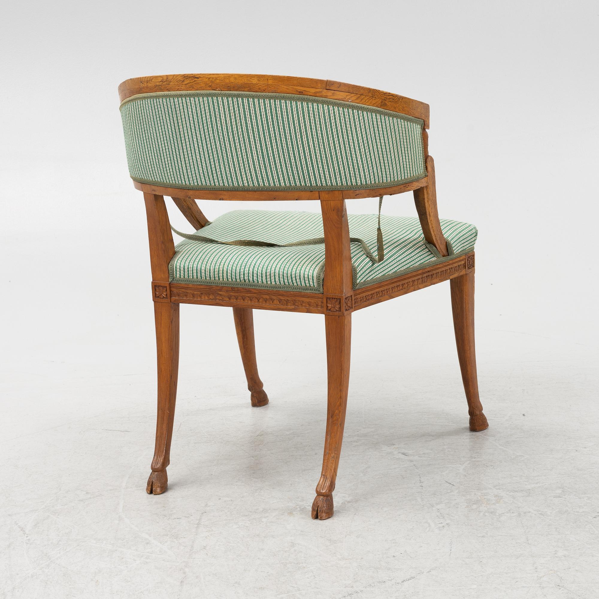 Baljfåtölj, sengustaviansk stil, omkring år 1900.