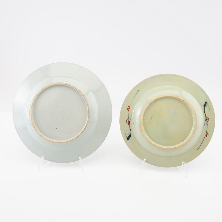 Two imarie dinner plates, Qing dynasty, 18th Century.