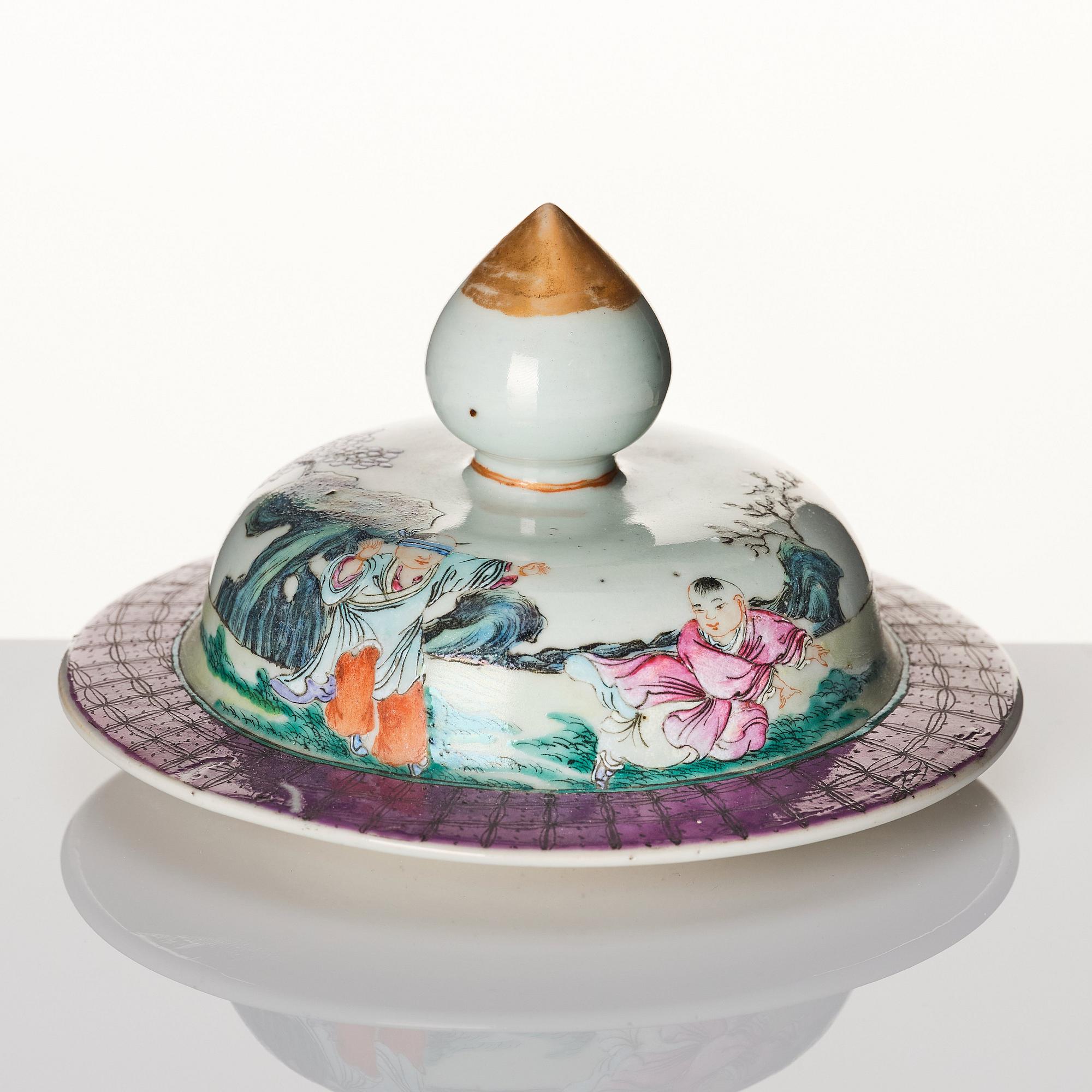 A famille rose jar with cover, late Qing dynasty, circa 1900.