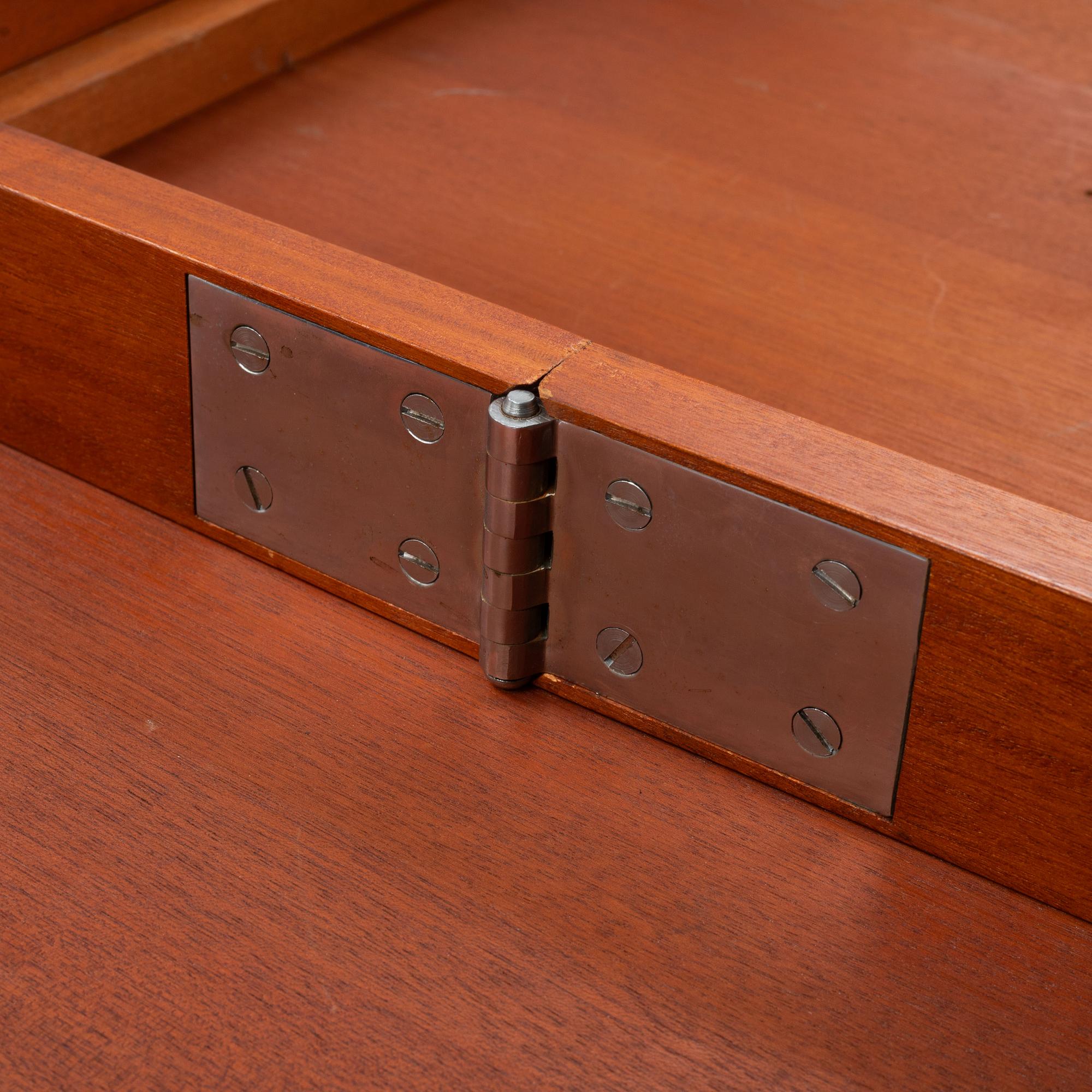 A mid 20th century dining table.