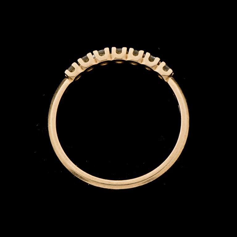 RING, 18 k guld med briljantslipade diamanter ca 0,21 ct, Hans Strömdahl, Stockholm, 1988. Vikt ca 2 g.