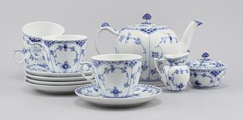 TESERVISDELAR, 7 st, porslin, "Musselmalet", Royal Copenhagen, 1900-tal.