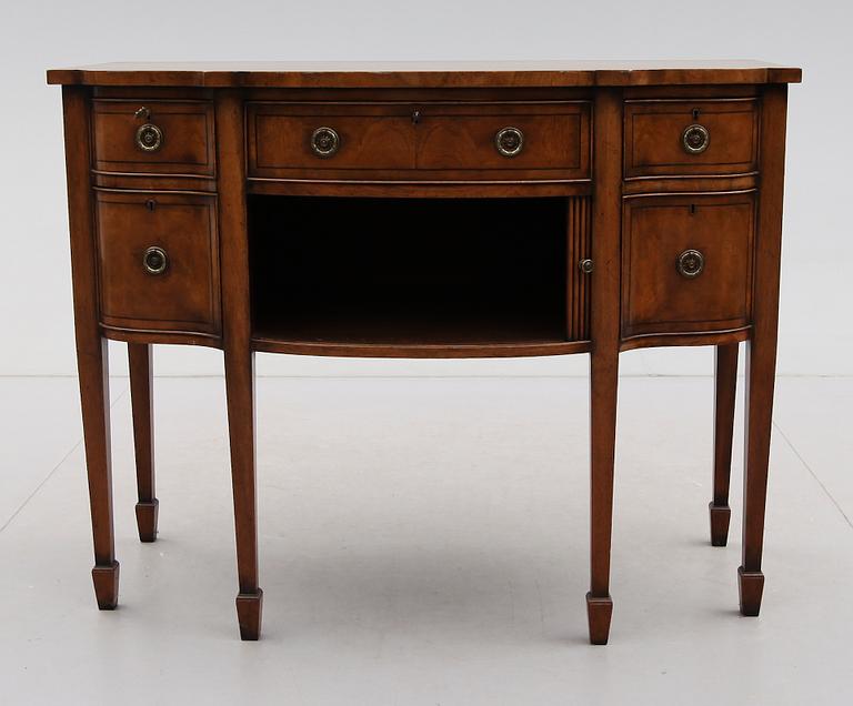 SIDEBOARD, England, 1900-talets mitt.