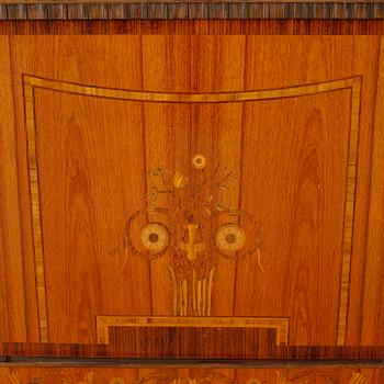 A 1920/1930s sideboard.