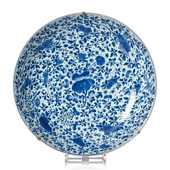957. A blue and white dish, Qing dynasty, Kangxi (1662-1722).