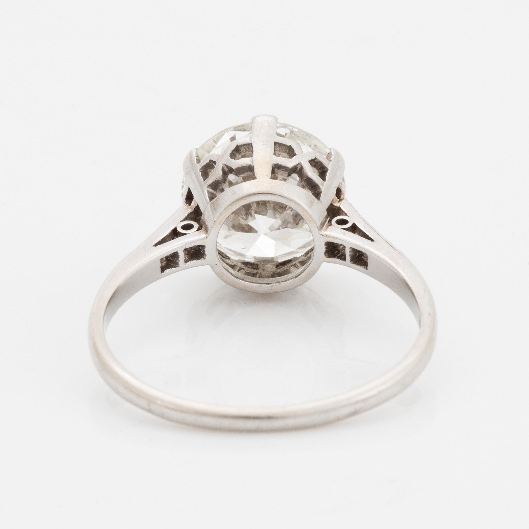 Hugo Strömdahl ring platina med en gammalslipad diamant vikt ca 3.50 ct kvalitet ca I/J si.