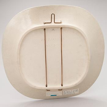 Birger Kaipiainen, A stoneware decorative dish signed Kaipiainen, Arabia.