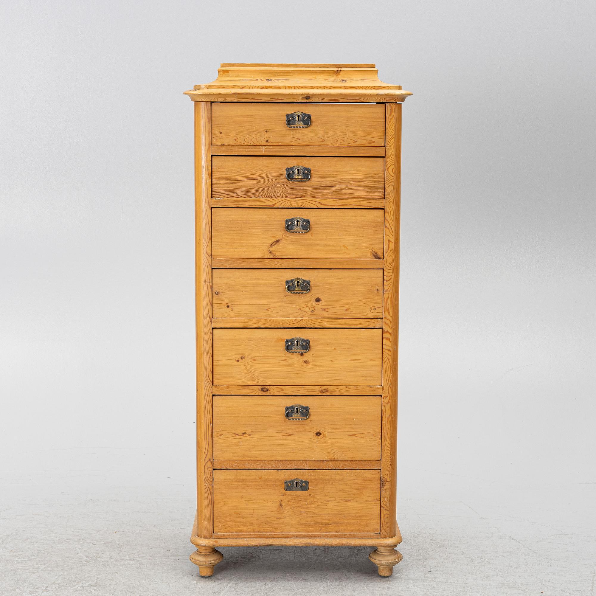 A chest of drawers, late 19th Century.